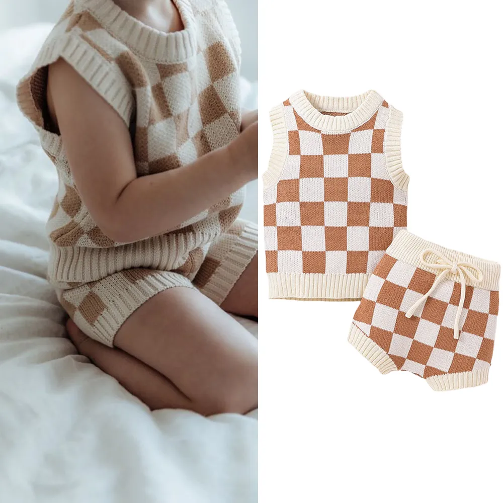 Kläderuppsättningar födda Baby Boys Girls Two Pieces Clothes Outfits Oneck ärmlöst Checkerboard Tryckt stickat Swater Vest Tieup Shorts 230311