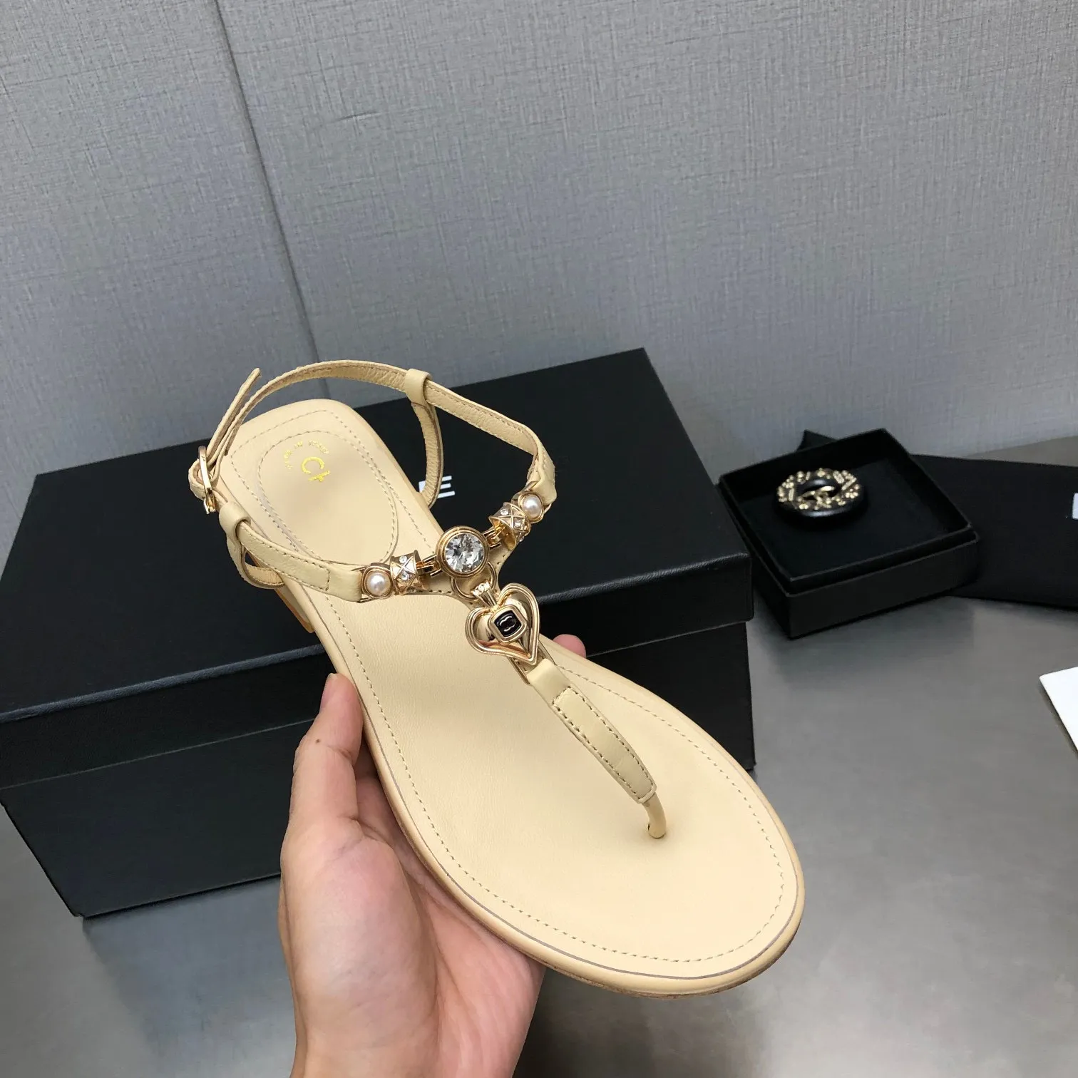 Paris Women's Sandals summer fashion Versatile 2c shoes women's 2023 New brands designer slide double Flip-flops flat sandal women c slippers holiday