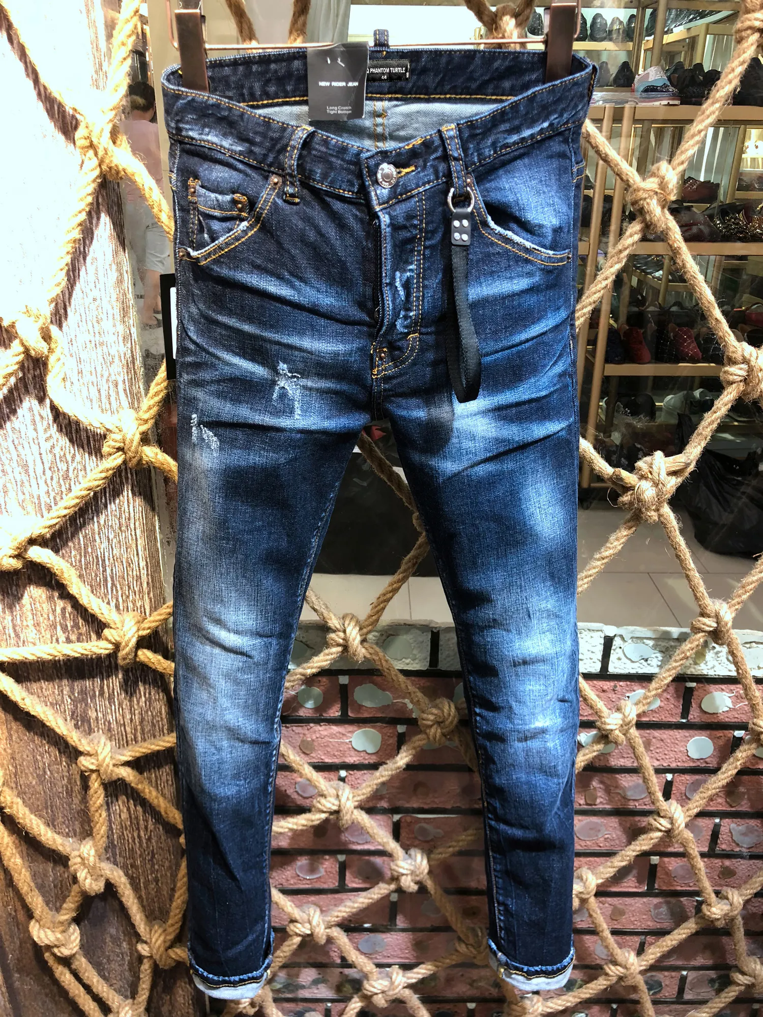 DSQ Phantom Turtle Men 's Jeans Mens 럭셔리 디자이너 청바지 스키니 찢어진 멋진 사람 인과 구멍 데님 패션 브랜드 피트 청바지를 씻는 바지 6151