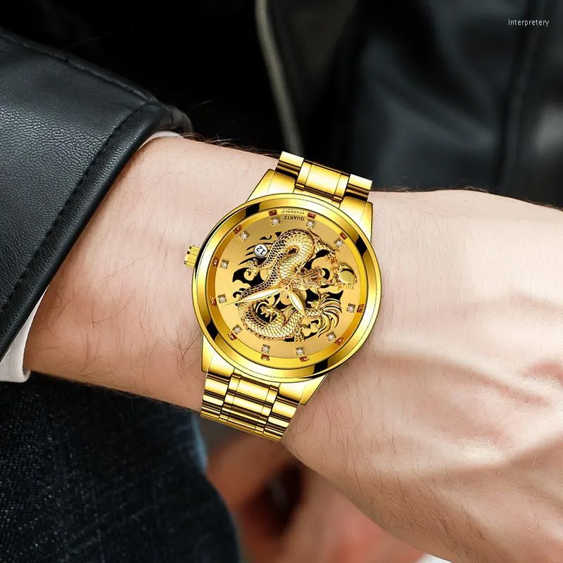 Wristwatches Gold Embossed Dragon Men Watch Alloy Steel Band Calendar Men's Business Quartz Watches