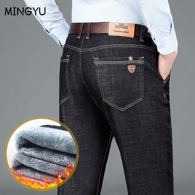 Męskie dżinsy zimowe Wysokiej jakości ciepłe polarowe dżinsy Men Business Bawełna proste spodnie grube, miękkie workowate spodnie Mężczyzna Plus 40 42 Z0301