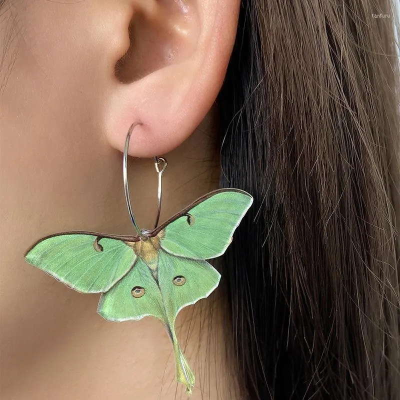 ダングルイヤリング 2023 ヨーロッパとアメリカのファッションシンプルなアクリルグリーン蝶蛾の女性のハイセンス韓国