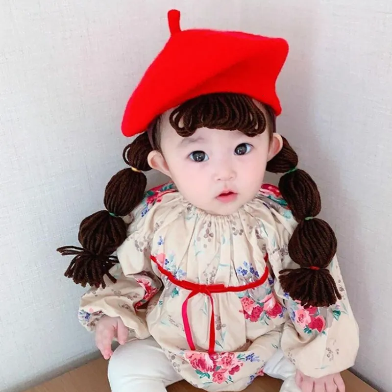 キャップ帽子冬の温かい子供の女の女の子ベレット帽子レッドウールの髪のピグテールブレードウィッグキャップファッションかわいい幼児帽子ハンドバンド2pcsセット230313