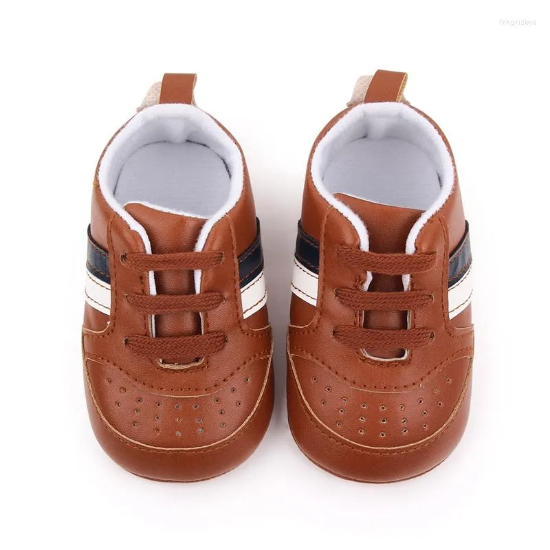 First Walkers Spring Baby Boy Casual Sneakers Infant Classic Lace-up Scarpe da bambino con suola morbida Born Walker 2023