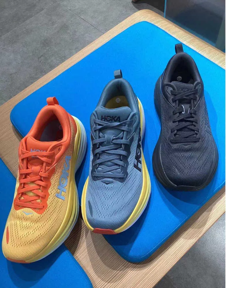 오토바이 부츠 2023 Hoka One Bondi 8 달리기 신발 현지 레저 트렌드 상점 훈련 운동화 수용된 라이프 스타일 충격 흡수 고속도로 디자이너 남성 남성 남성