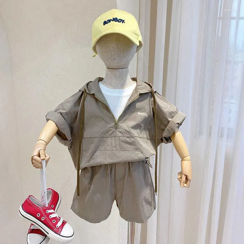 Ensembles de vêtements garçons été à manches courtes costume 2023 Style coréen enfants enfant en bas âge bébé confortable Western deux pièces ensemble avec chapeau