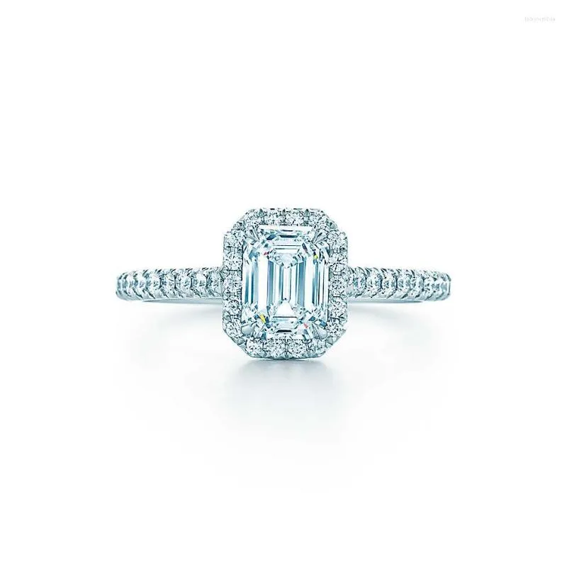 Küme halkaları Muhteşem 18K Beyaz Altın Au750 Yüzük 2Ct Emerald Cut Diamond Promise Evlilik Yıldönümü