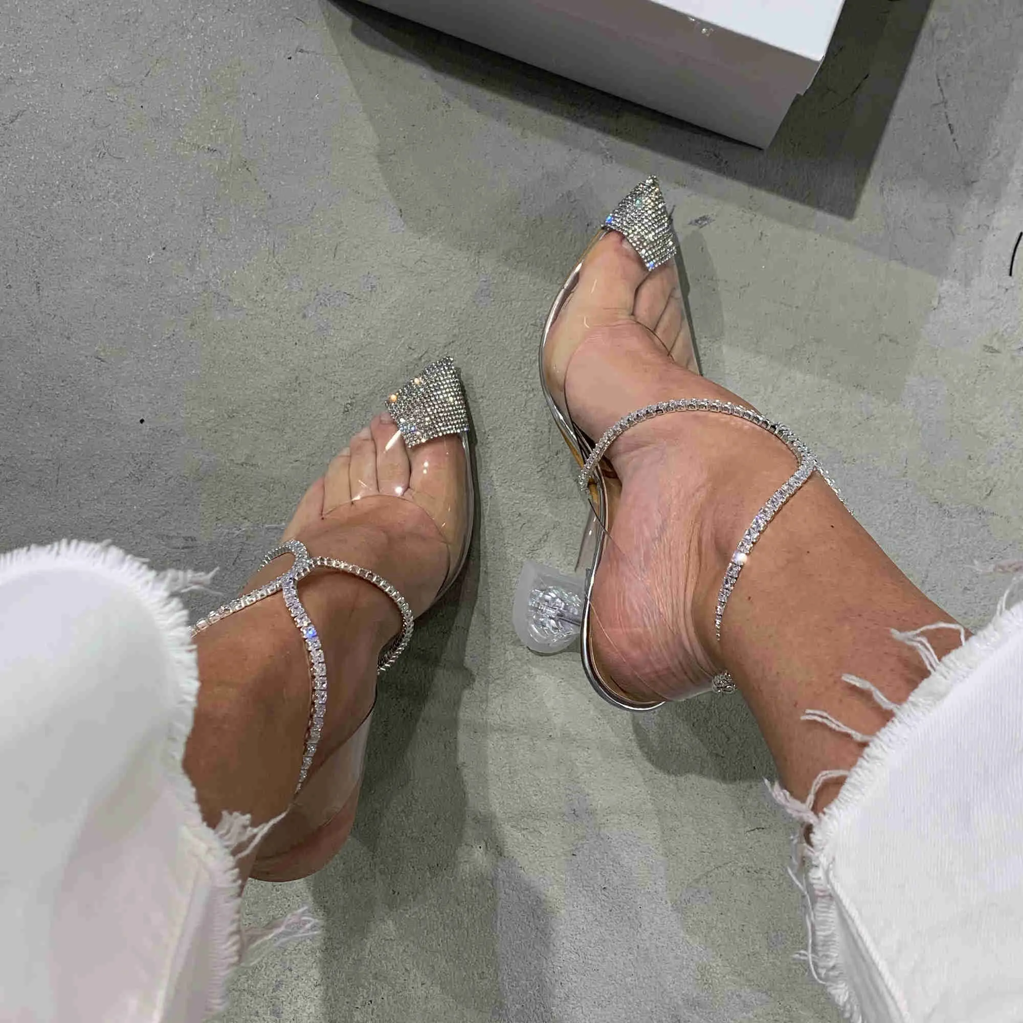 Sandal Lüks Tasarımcı Rhinestone Kapalı Toe Gümüş Yüksek Topuklu Pompalar Kadınlar için Clear 2023 Slingback Sandalet Düğün Ayakkabıları 230302