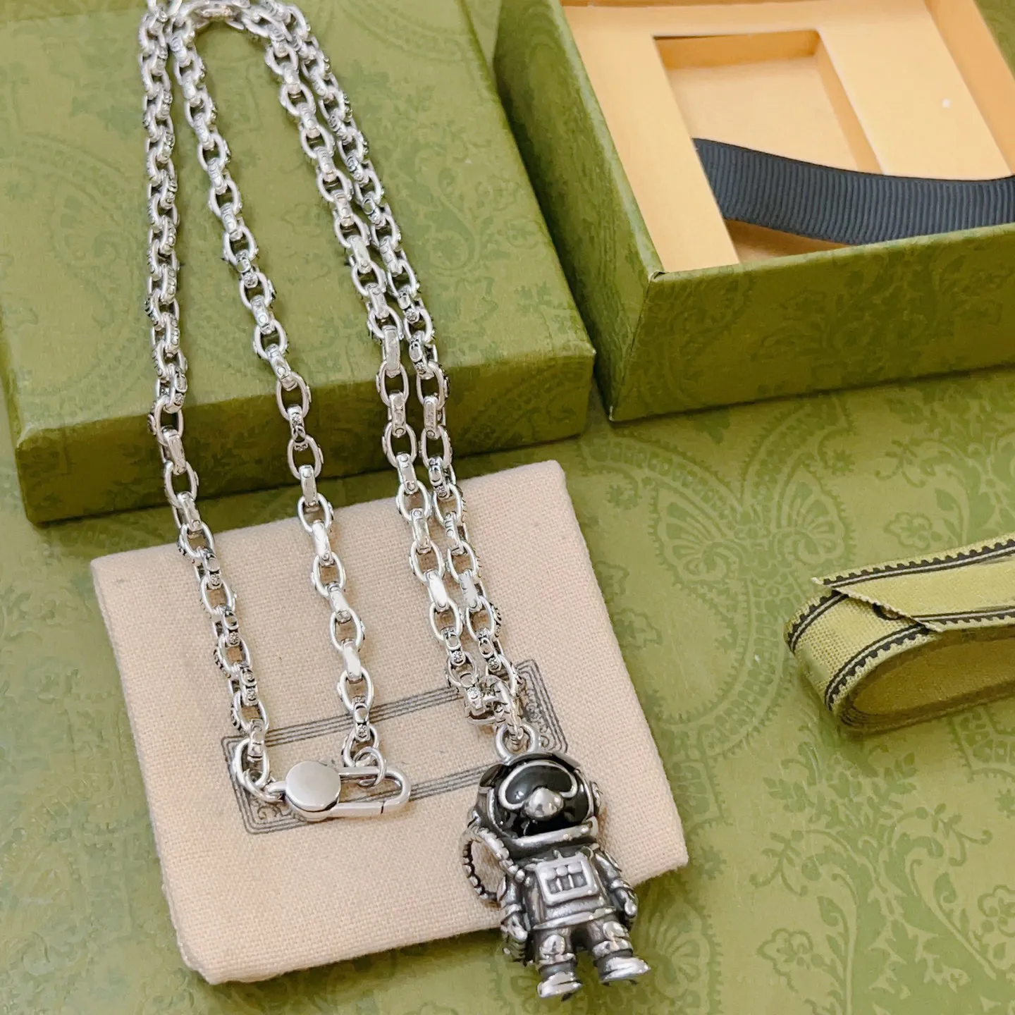 Luxury Design Necklace Stainless Steel Necklaces Choker Chain Letter Robot Pendant Fashion Ancient Forest Jewelry No Box S2911