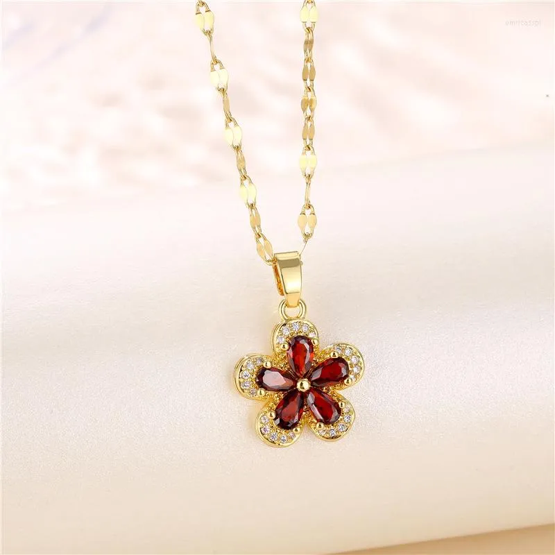 Pendant Necklaces Vintage Style Red Zircon Crystal Plum Blossom Stainless Steel Clavicle Chain For Women Fashion Party Jewelry