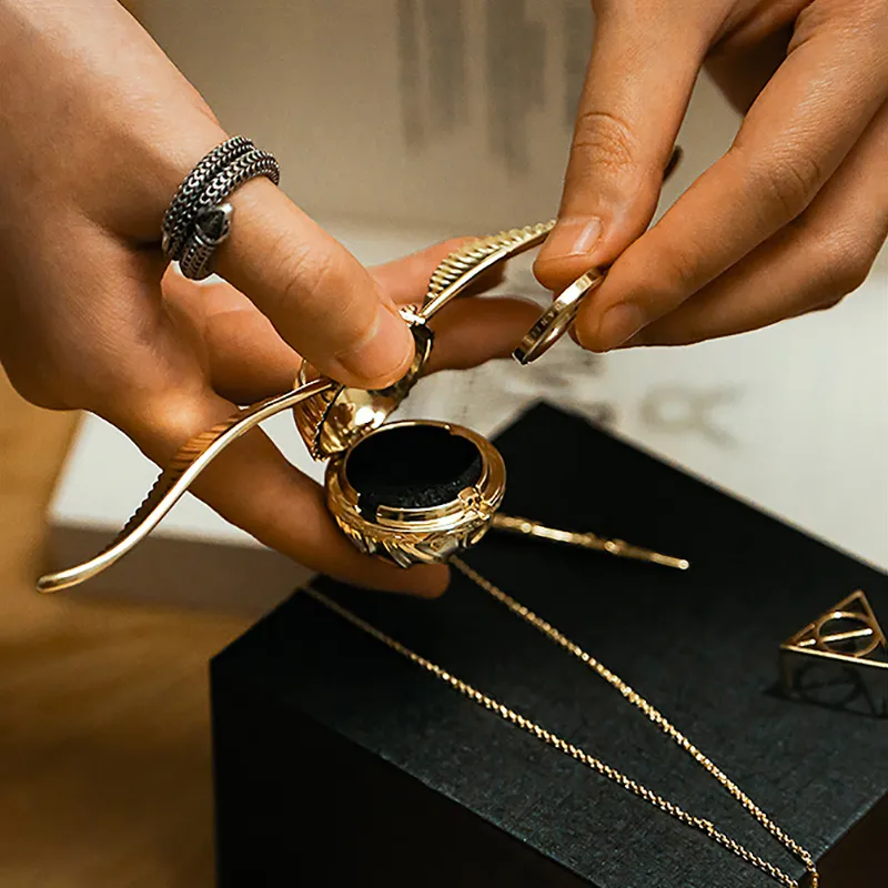 Biżuteria pudełka złoto skrzynia pierścieniowa Snitch Skrzydła ruchome luksusowe pudełko biżuterii organizator etui Wyświetlacza