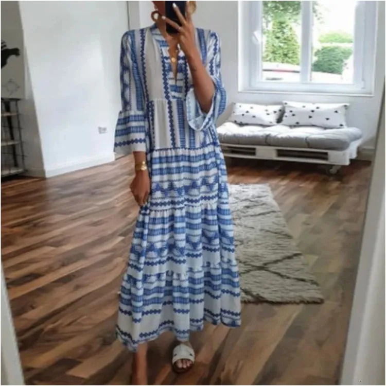 Casual Dresses Bohemian Geometric Print Maxi Dress Women Three-Quarter Sleeve Loose Long Dress Holiday Casual Lady V-hals Ruffles Fleared Dress 230313