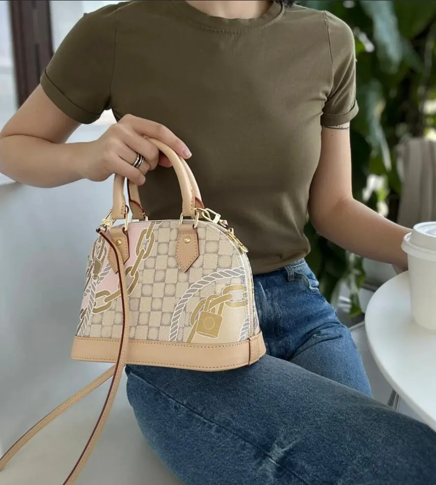 Lock Chain Doodle ALMA BB shell bag women handbag Discoloured cowhide shoulder bags crossbody bag Presbyopia handbag Messenger handbags with box