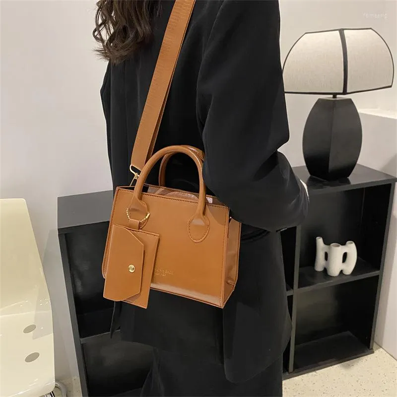 Akşam çantaları moda kadın çanta kısa saplı crossbody kadınlar için küçük lüks tasarımcı çanta kadın cüzdanlar tote 2023 trend omuz