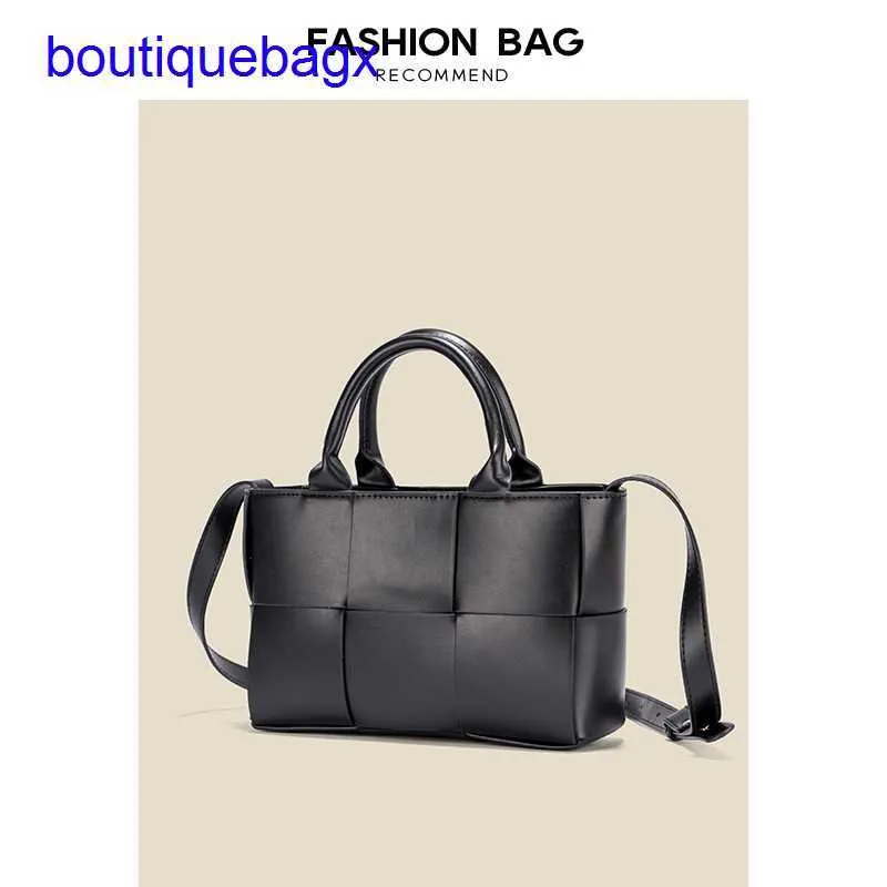 Luxury Bottegss Venetss Arco Evening Bags online store new woven bag tote shopping 2023 shoulder hand mother With logo IM0Z
