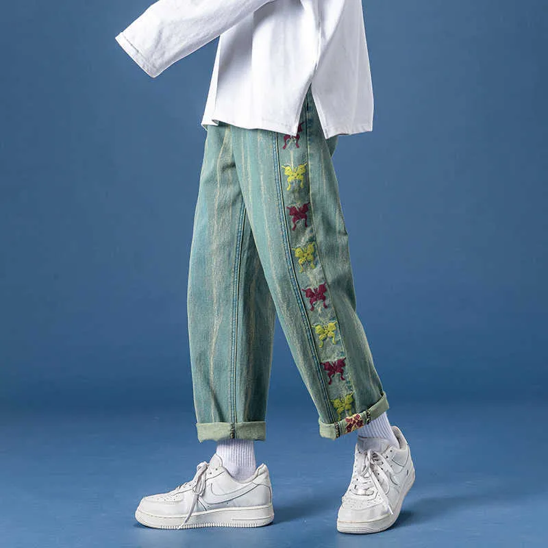メンズジーンズメンコリアンファッションレトロブルージーンズバタフライ刺繍2021スプリングハーレムパンツメンズストリートウェアデニムバギーワイドレッグパンツZ0301