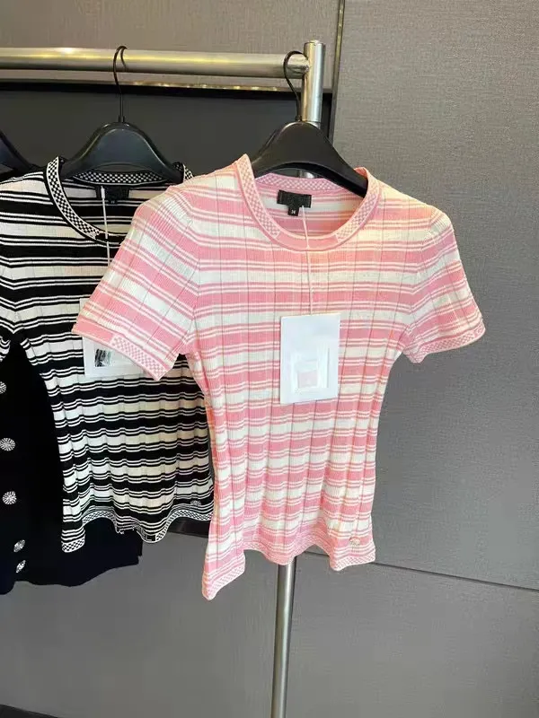 Chan Home 2023 Summer New Women's T-shirt Stripe Sexiga toppar Top-klass Casual Shirt Fashion Ootd Logo Letters Knitwear Polo Shirt Mors dag födelsedagspresent