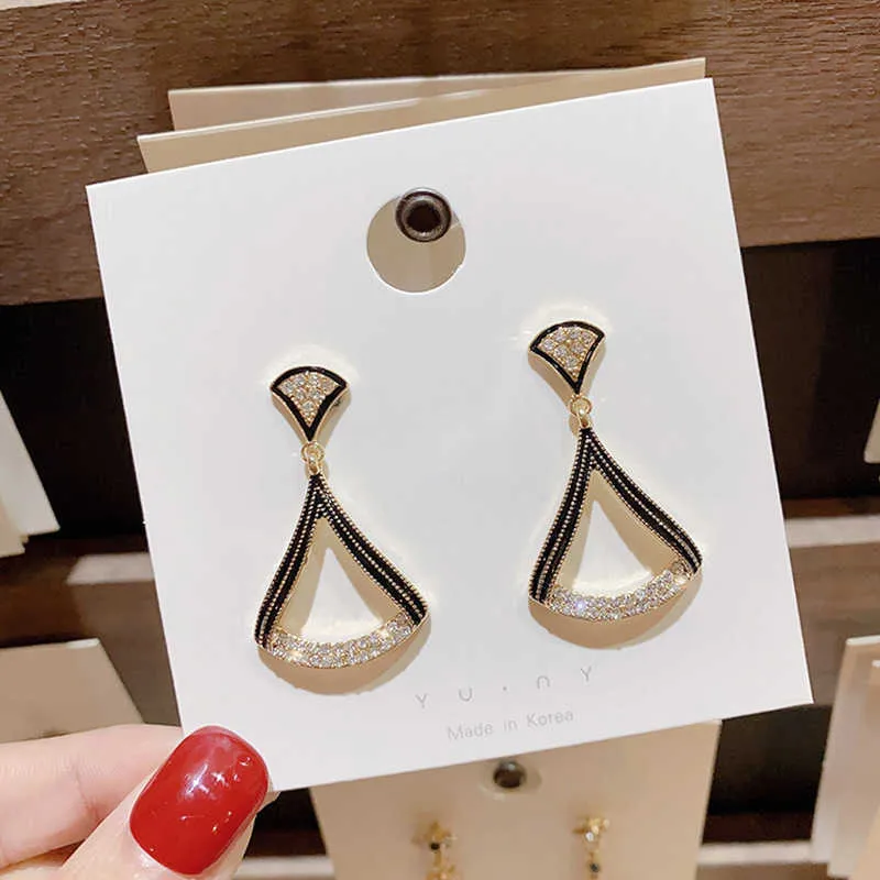 Dangle Chandelier 2021 New Fashion Lap Needle Fan-shaped Earrings Feminine Fashion Personality Earrings Geometric Earrings G230313