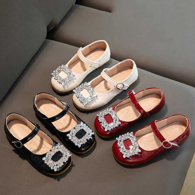 플랫 신발 소녀의 Mary Janes Spring Luxury Diamante Patent Leather Wedding Children Princess Soft Light 26-36 여름 신발을위한 여름 신발 P230314