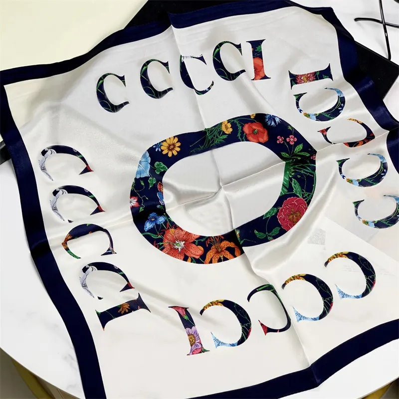 패션 여성 여름 스카프 디자이너 실크 스카프 럭셔리 꽃 편지 손 수 놓은 70 By 70cm 목도리 작은 사각형 고품질 Turbans