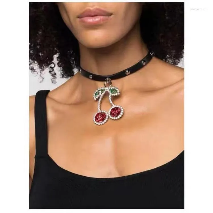 Kains Cherry Rivet kraag overdreven stijl eenvoudige temperament punk ketting