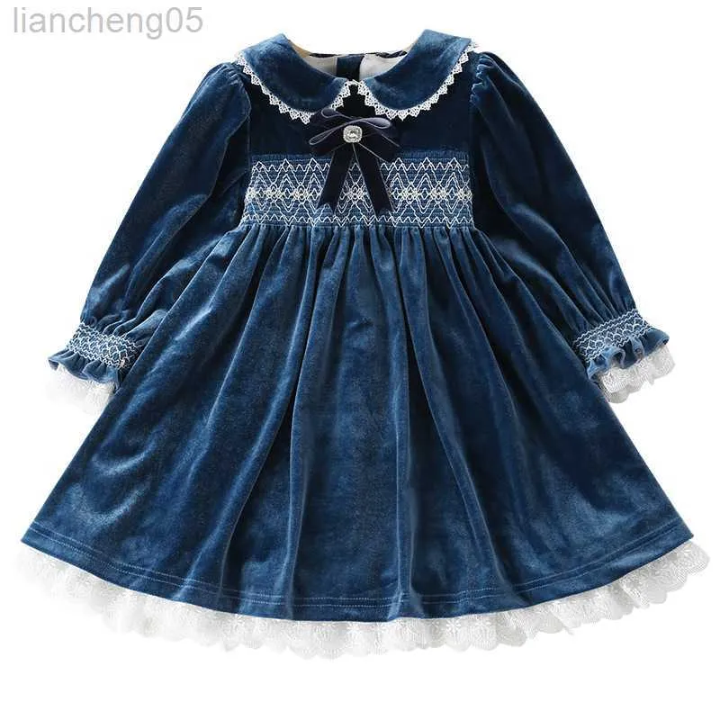Girl's Dresses 2022 Autumn Winter Warm Velvet Lining Smocked Dresses For Girls Embroidered Princess Christmas Dress New Year Party Kids Outfit W0314