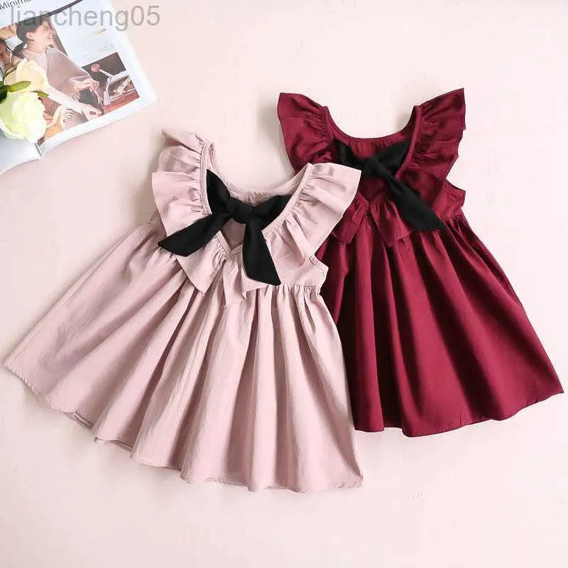 Flickans klänningar 2022 Summer Baby Girls Dress Kids Pleated Backless Bow Dresses Children's Cotton Sleveless Come Korean Style Vestido Clothes W0314