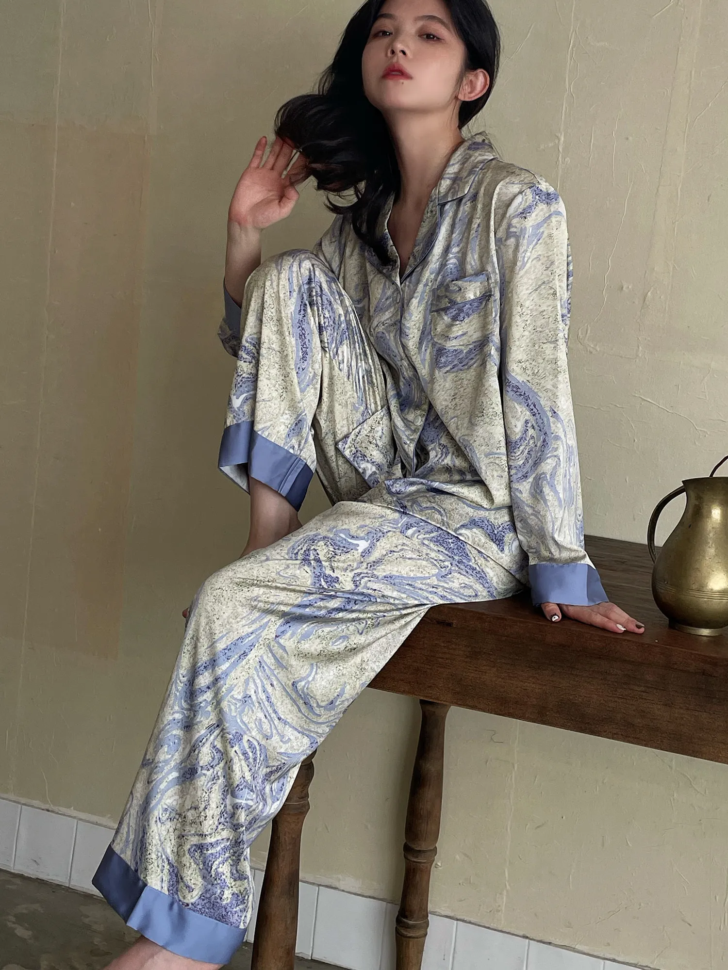 Pijamas para mulheres do sono feminino Crlaydk 2 peças PJ Conjunta Blue Galaxy Silk Manga Longa Button Down Downwear Awear Soft Loungewear Notch Collar Nightwear 230314