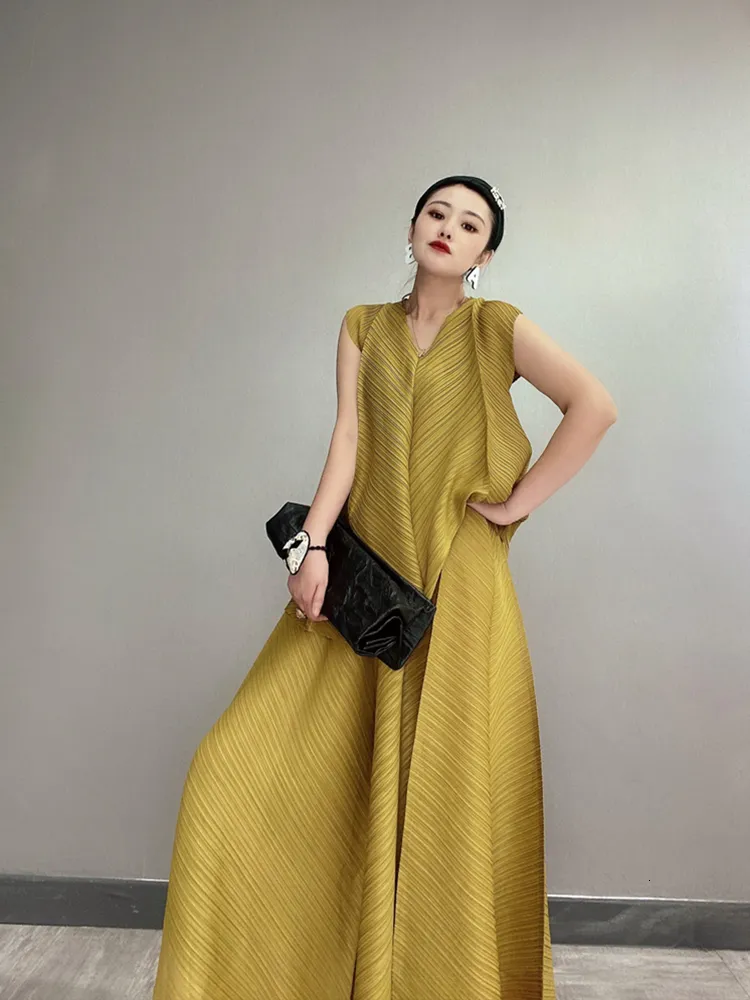 Frauen Zweiteilige Hosen Miyake Plissee Elegante Mode Sets Sommer Ärmelloses Top Gürtel Breite Bein Harem Koreanische Designer Frauen Kleidung 230313