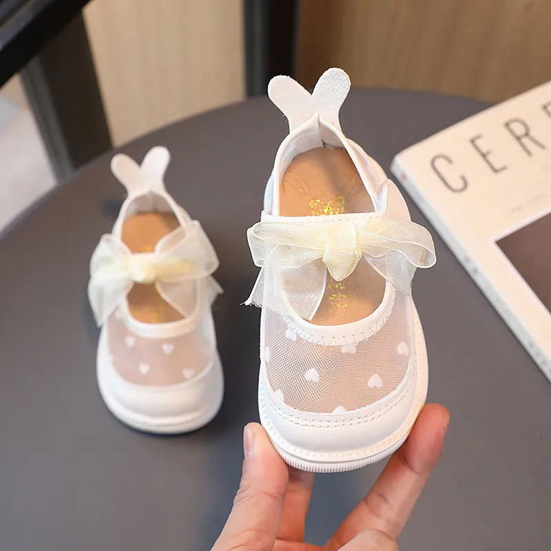 First Walkers Baby Girls Walking Shoes Breattable Mesh Love Brodery Lovely Korean Style Summer Princess Children Casual Moccasin Shoes 230314