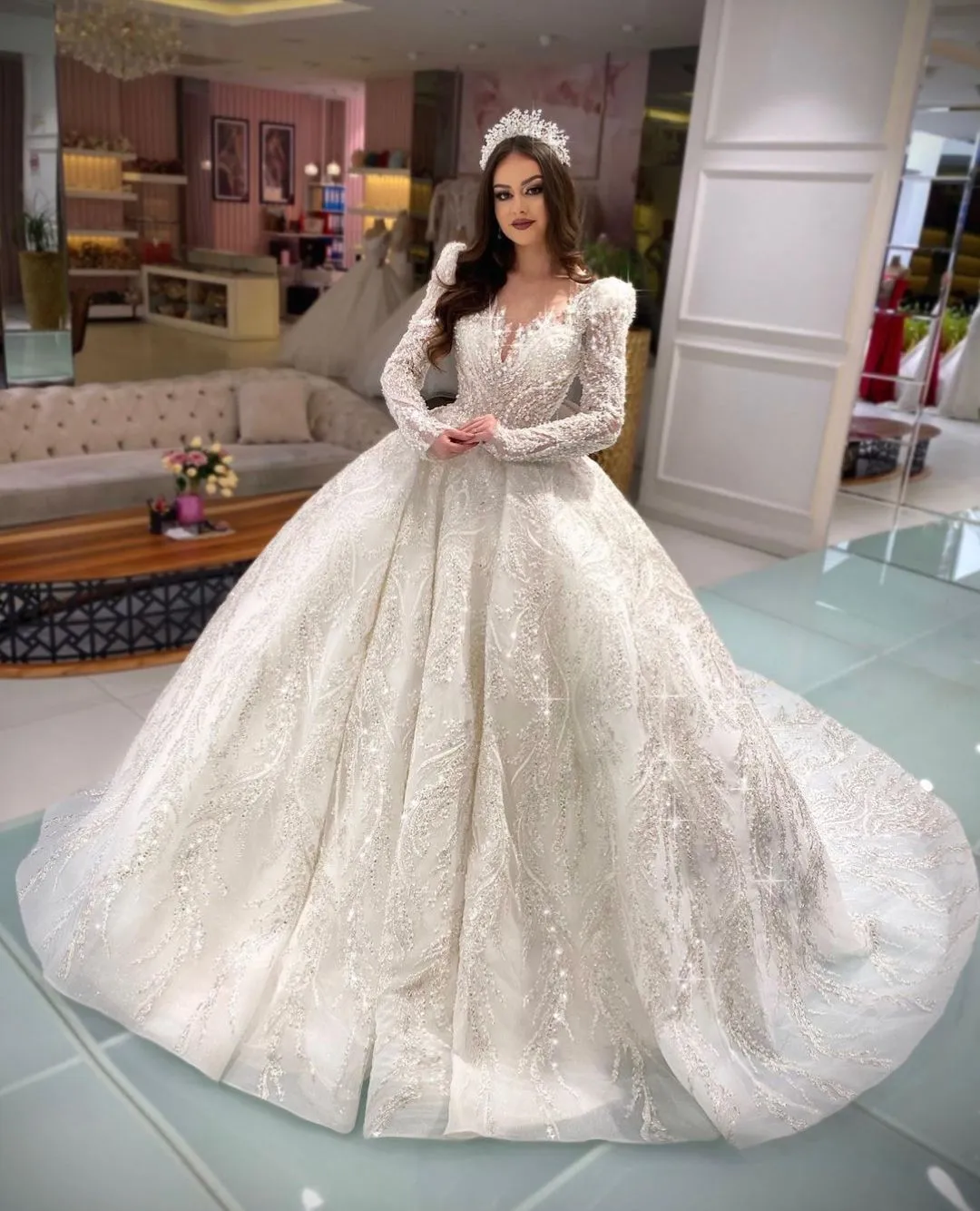 Luxuriöse Ballkleid-Brautkleider mit langen Ärmeln, V-Ausschnitt, glitzernden Pailletten, Applikationen, Perlen, Rüschen, Reißverschluss, Diamanten, Brautkleider in Übergröße, nach Maß, Vestido de Novia