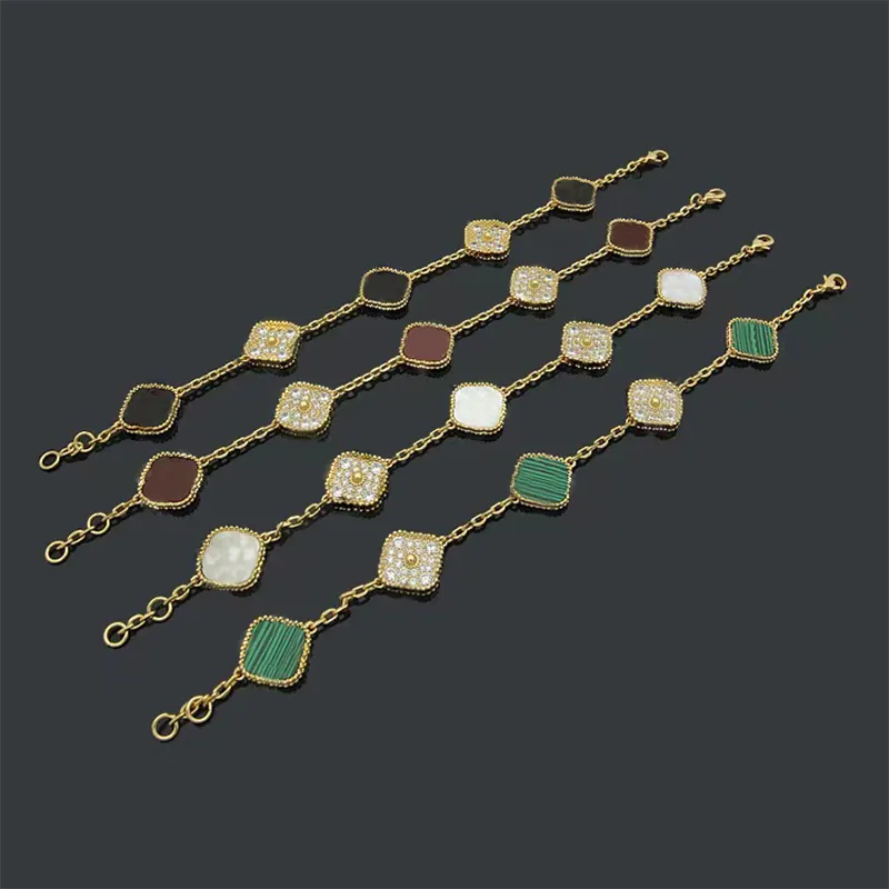 2023 Bracelet de chaîne de diamant charme de charme de mode Bracelet à quatre feuilles de luxe Braceuse en acier en acier inoxydable de haute qualité