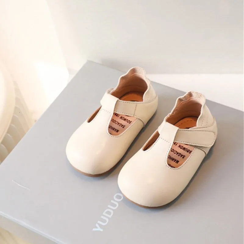 First Walkers Spring Baby Shoes läder söta ruffles Little Girls Princess Shoes Soft Sole Outdoor Tennis Fashion Toddler Kids Shoes 230314