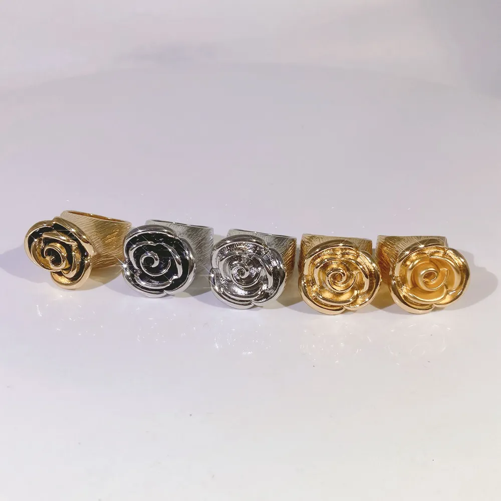 Zestawy biżuterii ślubnej Kolorowe koraliki Julaili Modne złote pierścienie Pierścienie Dwie ton wysokiej jakości, a nie wyblakły pierścień dla kobiet luksusowy prezent 230313