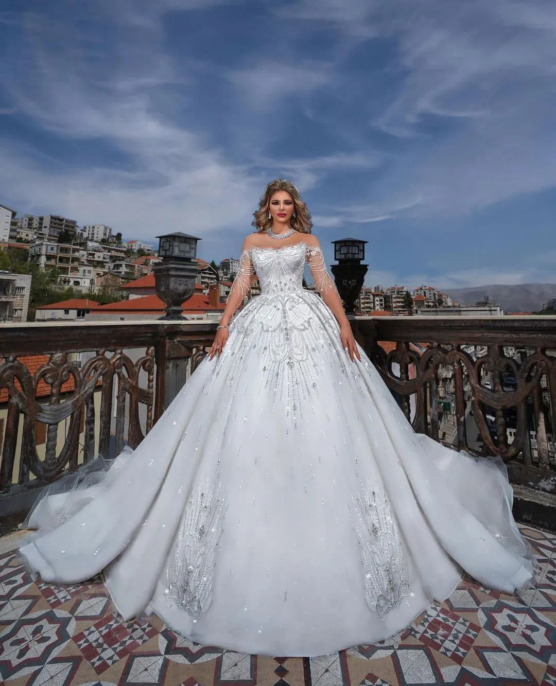 Bespaar veel op bulk Plus Size Kralen Baljurk Trouwjurken Met Mouwen Long  Bateau Sparkly Sequins Appliques Ruffles Diamonds Bridal Ghowns Custom Made  ..., image size:1080x1333