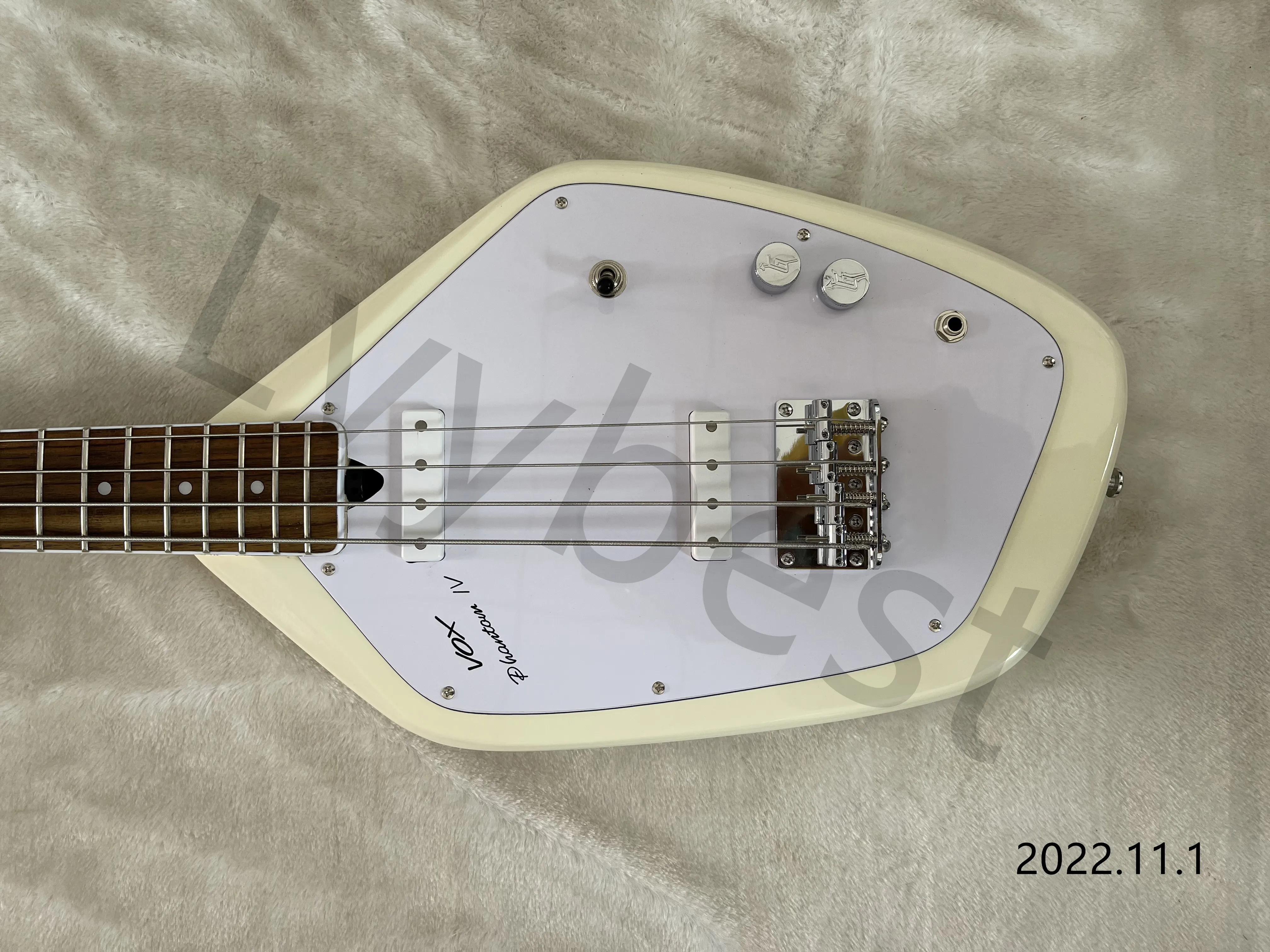 4 Strings Tear Drop Vox Phantom Electric Bass Guitar Chrome