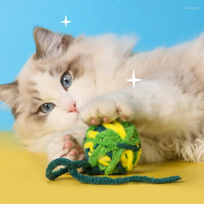 Cat Toys Toy Wool Ball Self-Hi voor katten die hapbestendige ballen plaagt Grappige interactieve pluche met bell