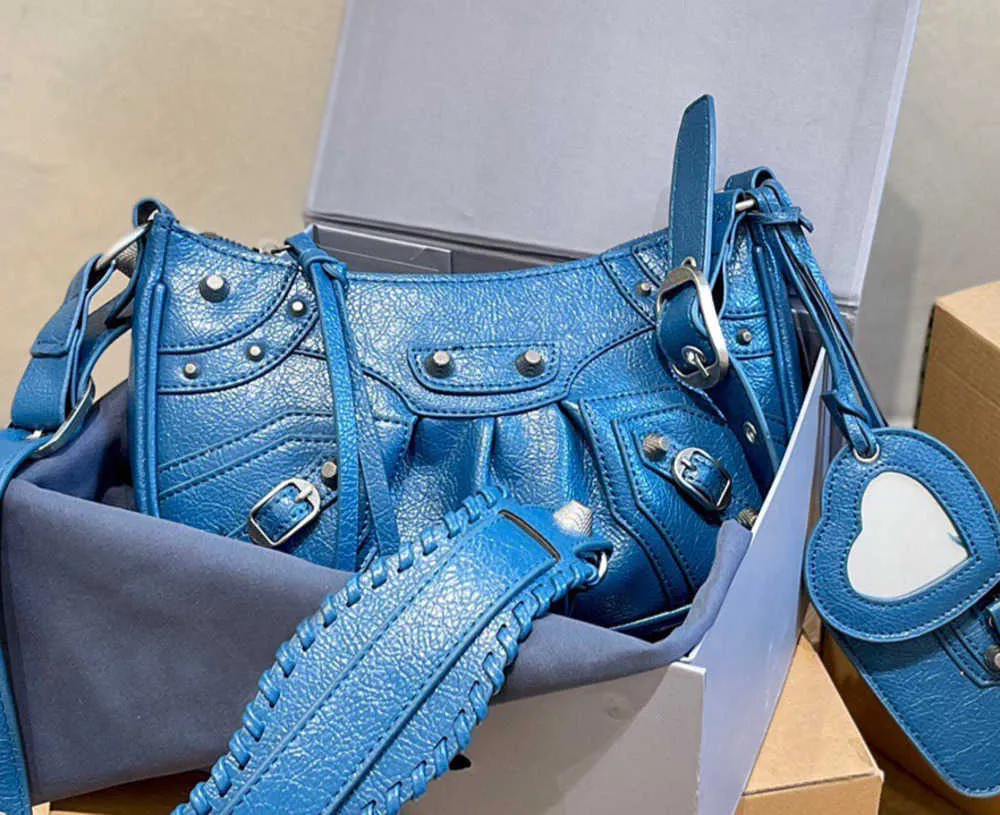 Amazon.com: Vegan Leather Bag Base Shaper Compatible for the Designer Bag  Neverfull GM : Handmade Products