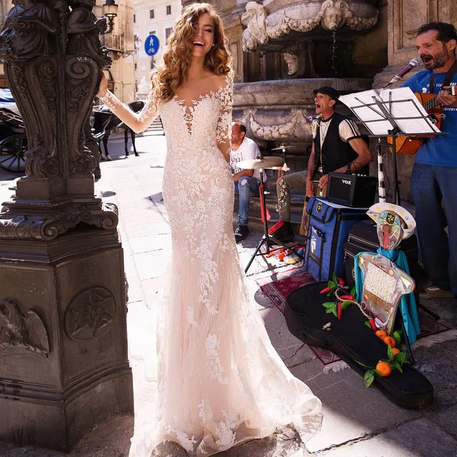 Robes de mariée sirène en dentelle Boho avec manches longues Sheer Back Sweep Train Long Tulle Beach Bride Robes de mariée