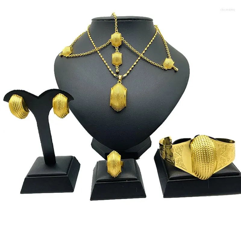 Серьги ожерелья устанавливают дубайские ювелирные украшения золото цвето