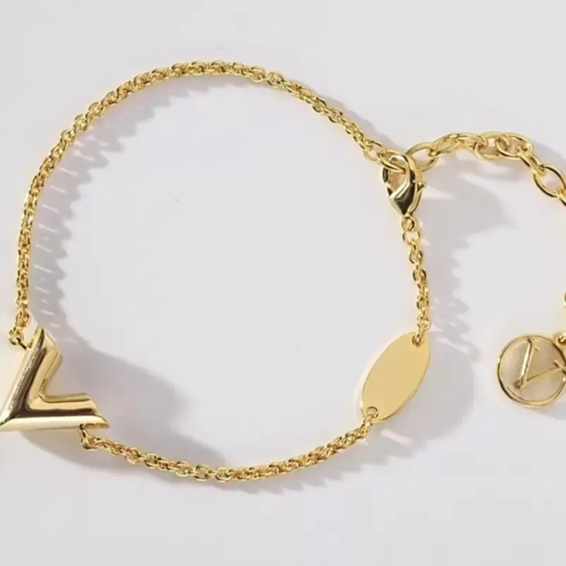 Mode kvinnors guldkedja armband mens lyxiga designer armband gyllene smycken hänge brev v armband charm örhänge bröllop 2303154bf
