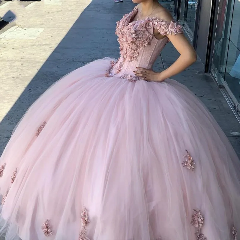 Quinceanera klänningar prinsessa rosa 3d blommor v-ringning prinsessa sexig bollklänning med kristall tyll plus size sweet 16 debutante party födelsedag vestidos de 15 anos 54