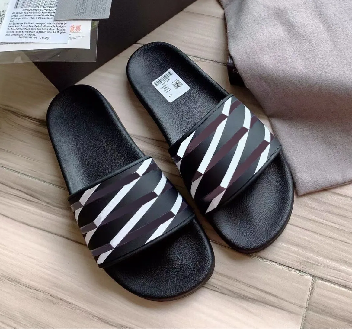 Sommar HET män Kvinnor Slide Designer Tofflor Sandaler Lyxig Flip Flops Mode EVA Bred Platt KUDDE KOMFORT Mules beach Tofflor