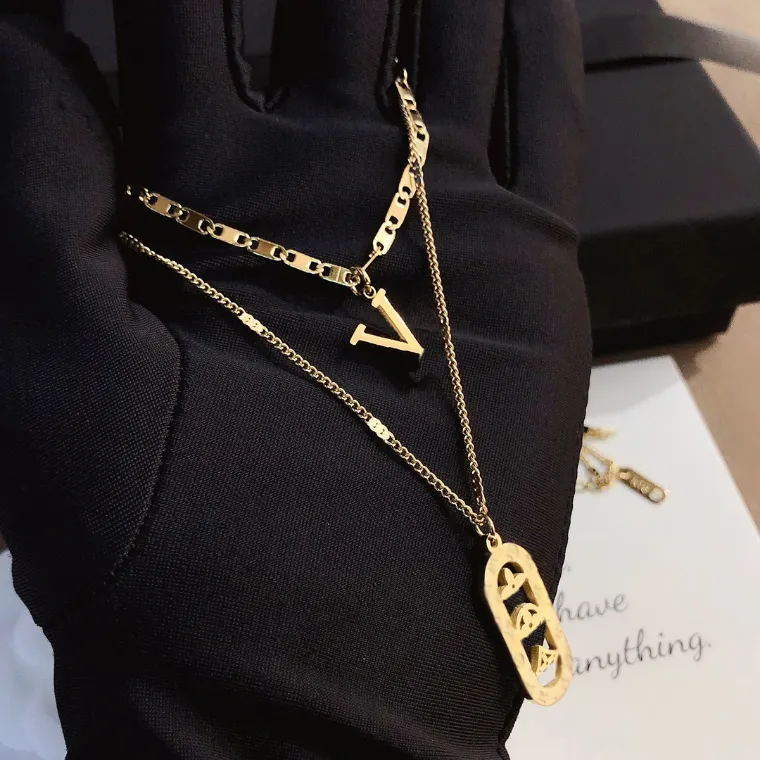 Luxury High-end Jewelry Necklaces Charm Fashion Design Necklace 18k Gold Plated Long Chain Designer Style Popular Brand Exquisite Gifts Campus Couple Family