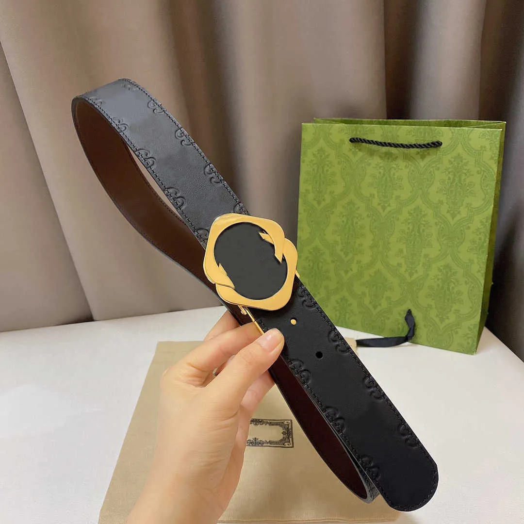 Cintura classica in pelle di vacchetta importata su due lati Moda fibbia rotante per uomo e donna Cinture in denim Top Designer Cintura di marca Larghezza 3,7 cm Può essere personalizzata