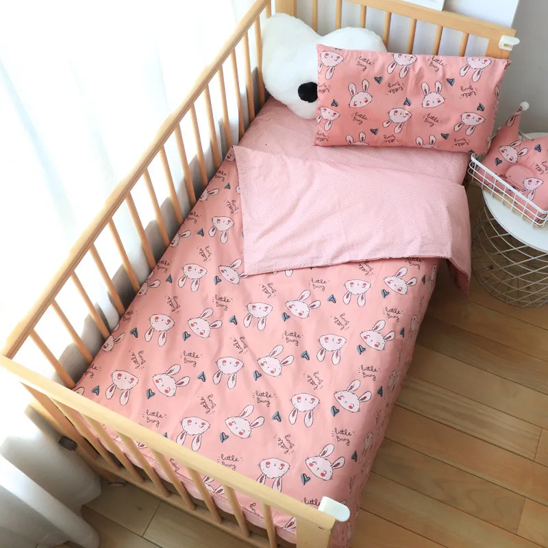 Conjuntos de cama 3pcs Baby Bedding Conjunto de leito de berço de algodão garoto de linho Duver Capa travesseiro Pomeira ou capa de colchão personalizada sem preenchimento menina 230316