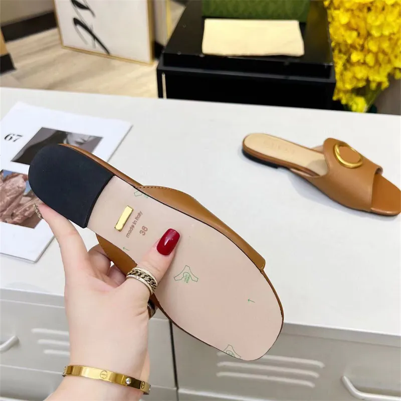 Casual women`s flat slippers Summer luxury designer leather women`s buckle sandals Hotel Flip-flops Seaside vacation Comfort Flip-flops Designer shoelace Box 35-44