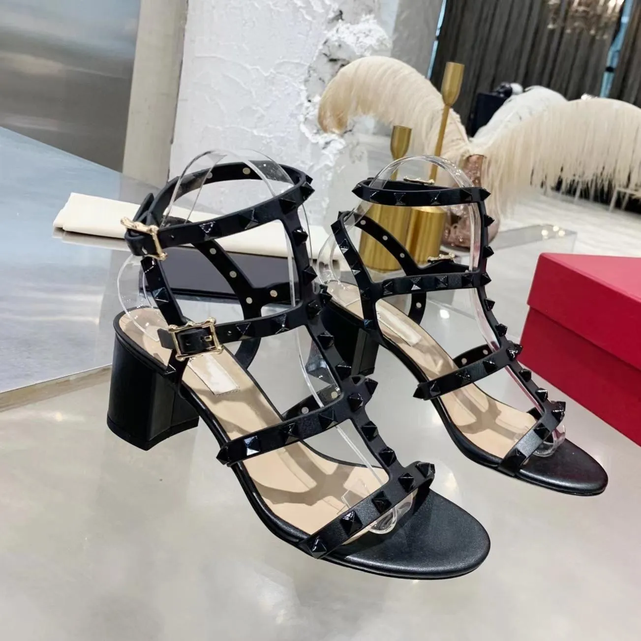 2023 Brand Women's Block Heel Sandals Leather Studs High Heels Läder Sexiga festskor 9,5 cm