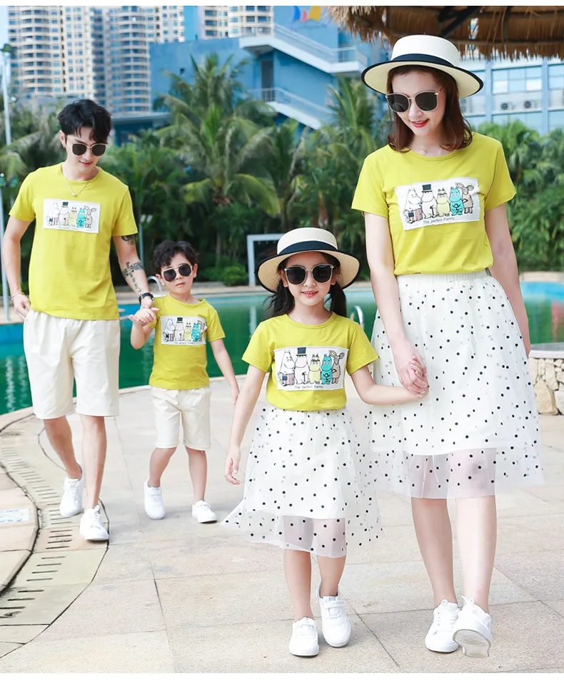 Family Matching Outfits Family Matching Outfits Summer Dad Son T-shirtShorts Mom and Daughter Matching Dress Family Look Couple Matching Clothing 230316