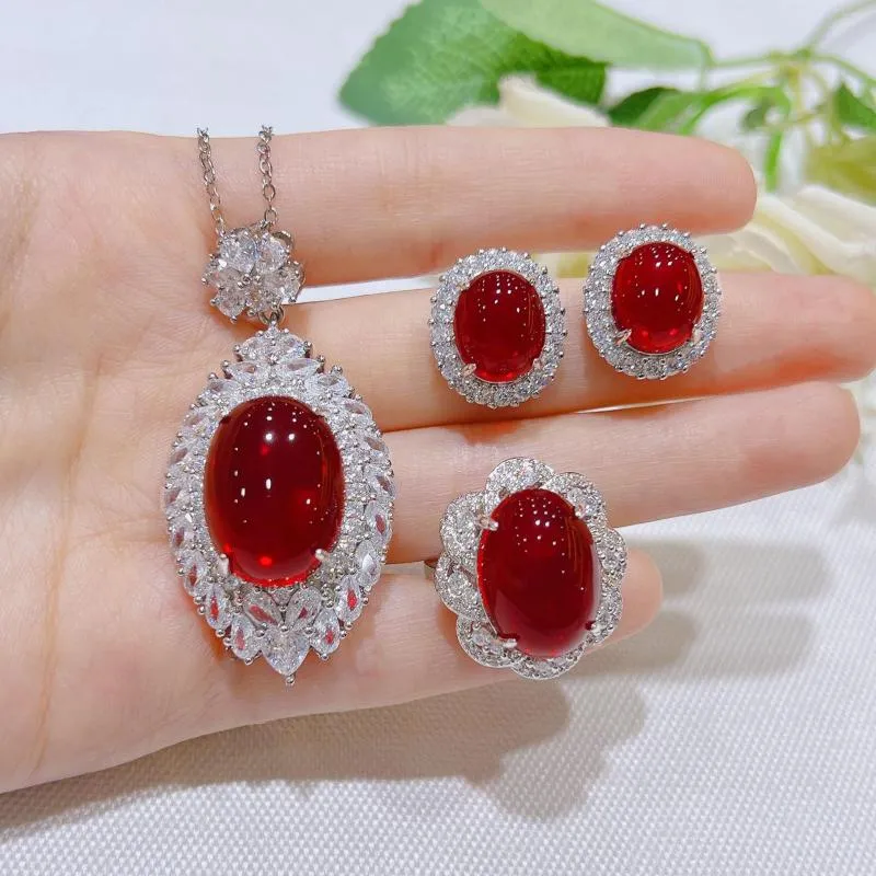 Halskette Ohrringe Set 2023 Trend synthetischer Rubin roter Stein Anhänger Ohrring Ring Charm Kristall Hochzeit Edlen Schmuck Geschenk für Freundin